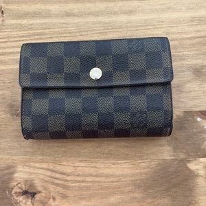 LV Damier wallet